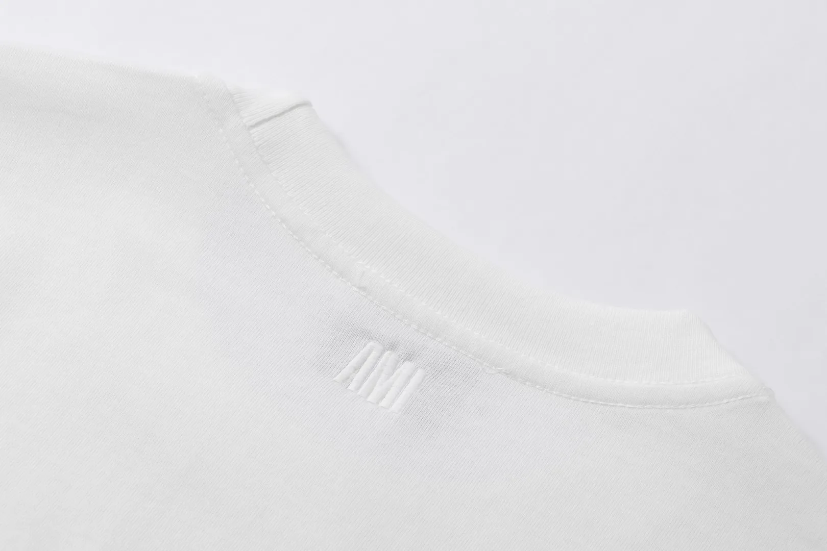 Style number: A 009# P53 Ami spring and summer full series short-sleeved, complete colors, 260g official version weight, 100% double yarn cotton, passed the national standard, can be quality inspected, matched with custom-dyed ribbing in the same vat (to distinguish players with color differences in the threads of clothes on the market), original customized seals, embroidery with high density and hardness (distinguished from disposable quality seals on the market), loose version, can be worn up to 200 pounds. There are too many details, please see the picture. Top Quality Don’t be afraid to compare with any Same Style products on the market. Color: Pink Light Green White Apricot Black Rose Red Sizes: S-XL
